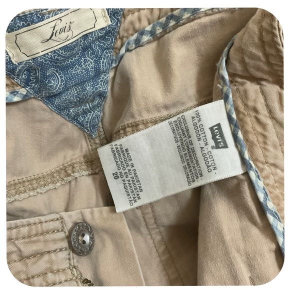 Levi’s Cargo Capris - Picture 7 of 8